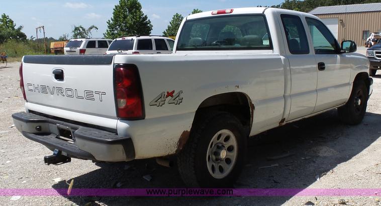 image for item BM9668 2005 Chevrolet Silverado 1500 Ext. Cab pickup truck