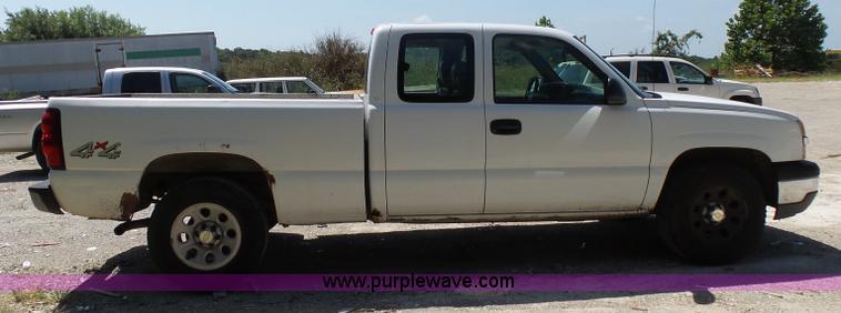 image for item BM9668 2005 Chevrolet Silverado 1500 Ext. Cab pickup truck