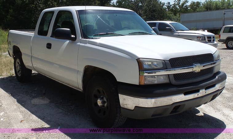 image for item BM9668 2005 Chevrolet Silverado 1500 Ext. Cab pickup truck
