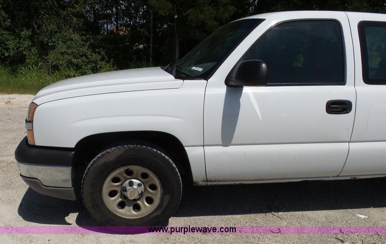 image for item BM9668 2005 Chevrolet Silverado 1500 Ext. Cab pickup truck
