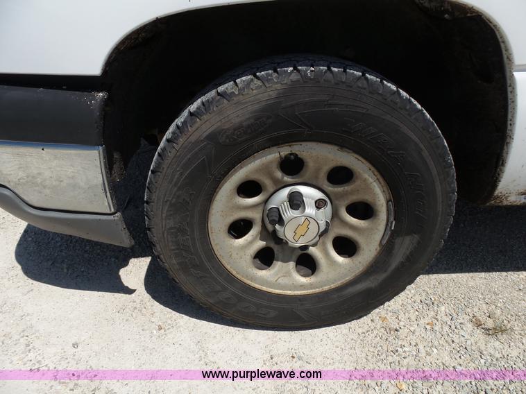 image for item BM9668 2005 Chevrolet Silverado 1500 Ext. Cab pickup truck