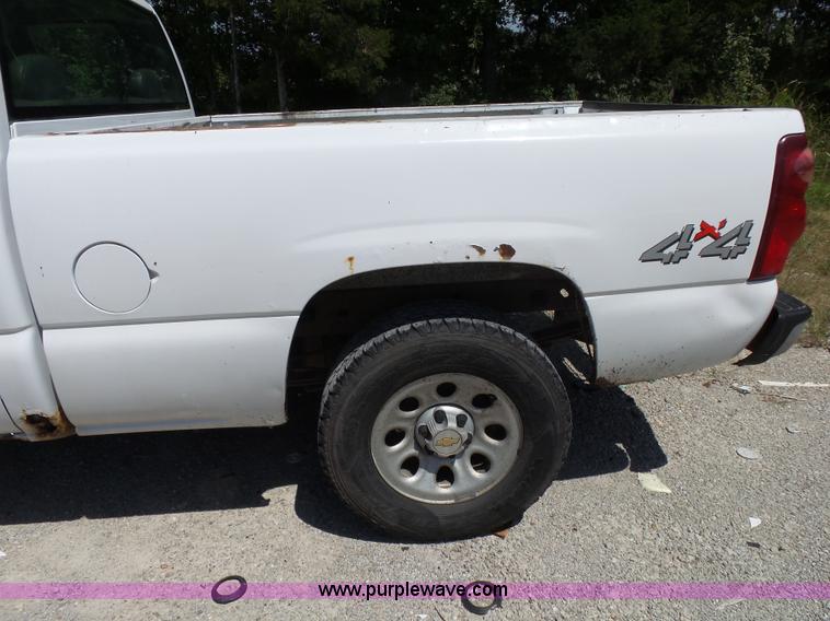 image for item BM9668 2005 Chevrolet Silverado 1500 Ext. Cab pickup truck