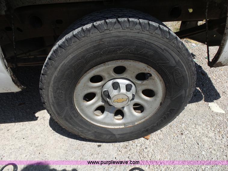 image for item BM9668 2005 Chevrolet Silverado 1500 Ext. Cab pickup truck