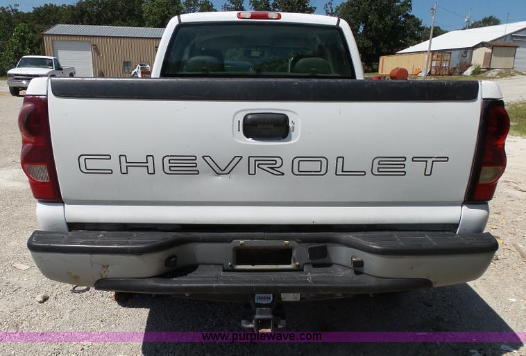 image for item BM9668 2005 Chevrolet Silverado 1500 Ext. Cab pickup truck