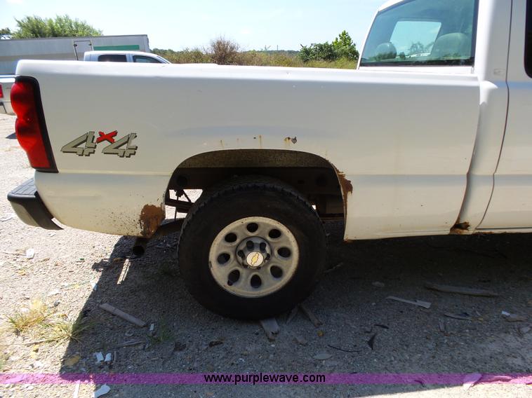 image for item BM9668 2005 Chevrolet Silverado 1500 Ext. Cab pickup truck