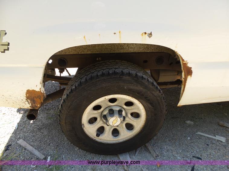 image for item BM9668 2005 Chevrolet Silverado 1500 Ext. Cab pickup truck