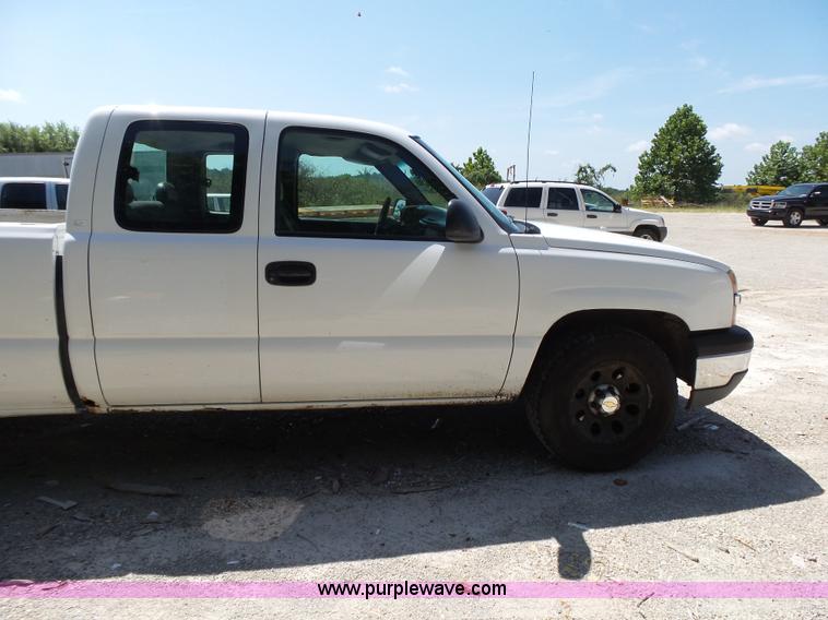 image for item BM9668 2005 Chevrolet Silverado 1500 Ext. Cab pickup truck