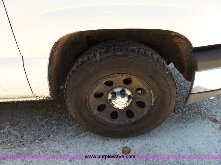 image for item BM9668 2005 Chevrolet Silverado 1500 Ext. Cab pickup truck