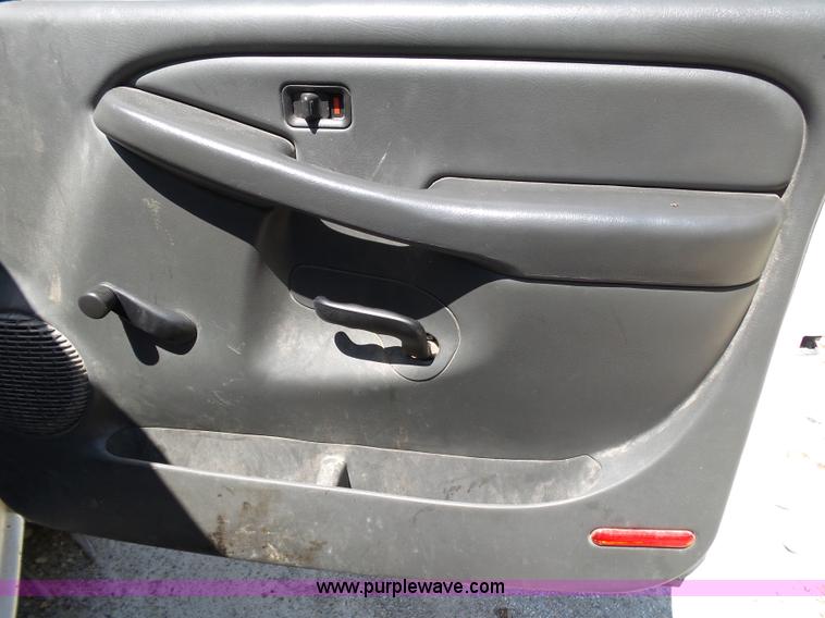 image for item BM9668 2005 Chevrolet Silverado 1500 Ext. Cab pickup truck