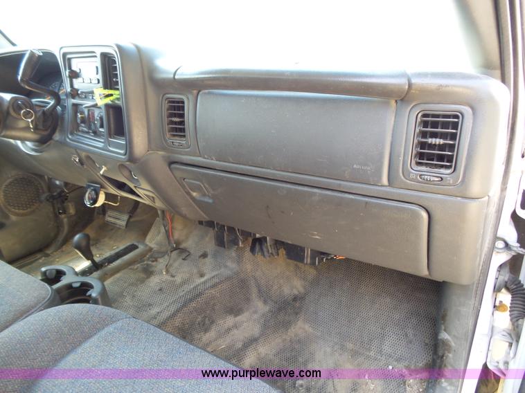 image for item BM9668 2005 Chevrolet Silverado 1500 Ext. Cab pickup truck