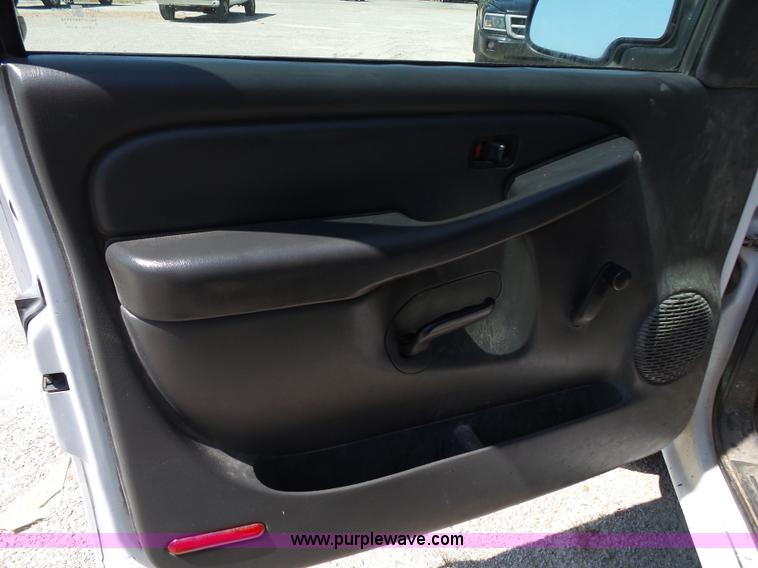 image for item BM9668 2005 Chevrolet Silverado 1500 Ext. Cab pickup truck