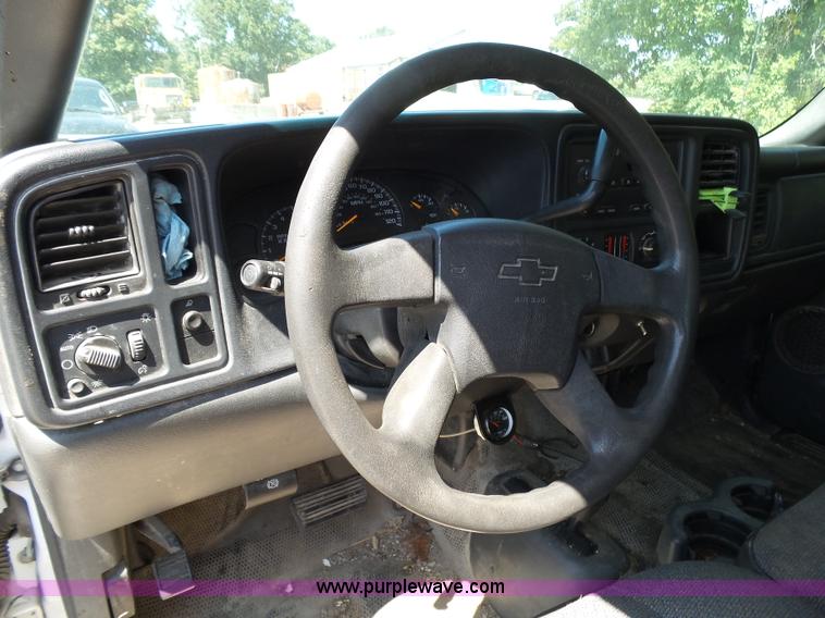 image for item BM9668 2005 Chevrolet Silverado 1500 Ext. Cab pickup truck