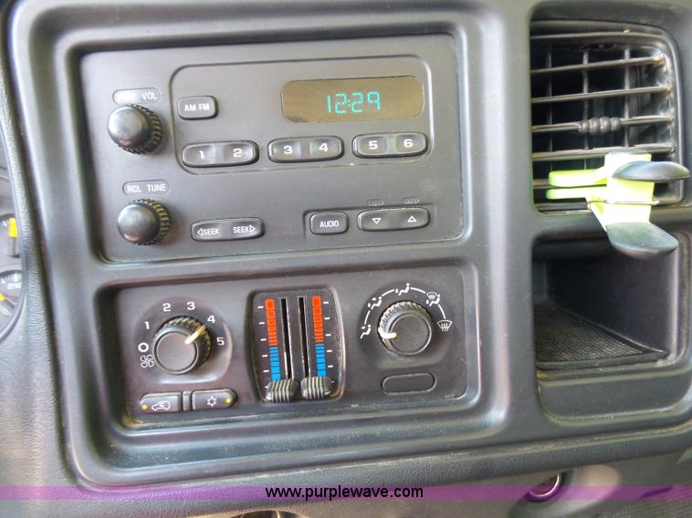 image for item BM9668 2005 Chevrolet Silverado 1500 Ext. Cab pickup truck