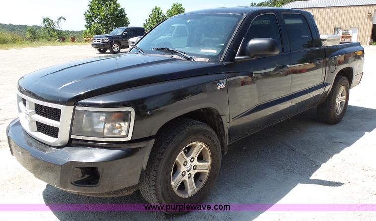 image for item BM9669 2010 Dodge Dakota Crew Cab pickup truck