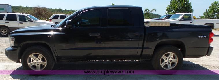 image for item BM9669 2010 Dodge Dakota Crew Cab pickup truck