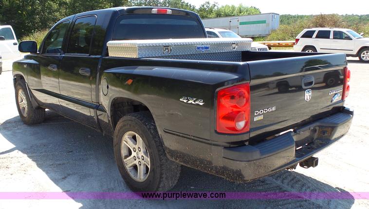 image for item BM9669 2010 Dodge Dakota Crew Cab pickup truck