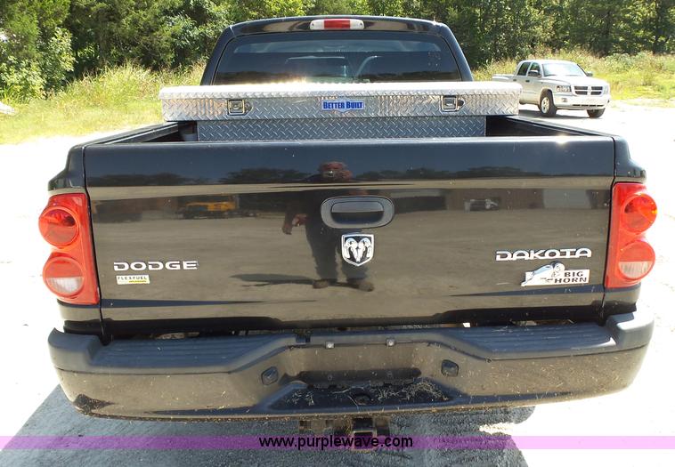 image for item BM9669 2010 Dodge Dakota Crew Cab pickup truck