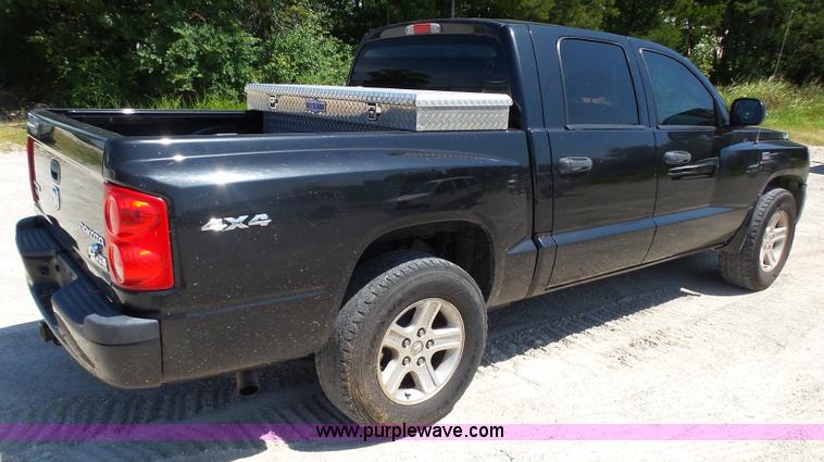image for item BM9669 2010 Dodge Dakota Crew Cab pickup truck