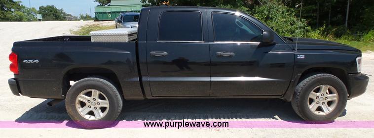 image for item BM9669 2010 Dodge Dakota Crew Cab pickup truck
