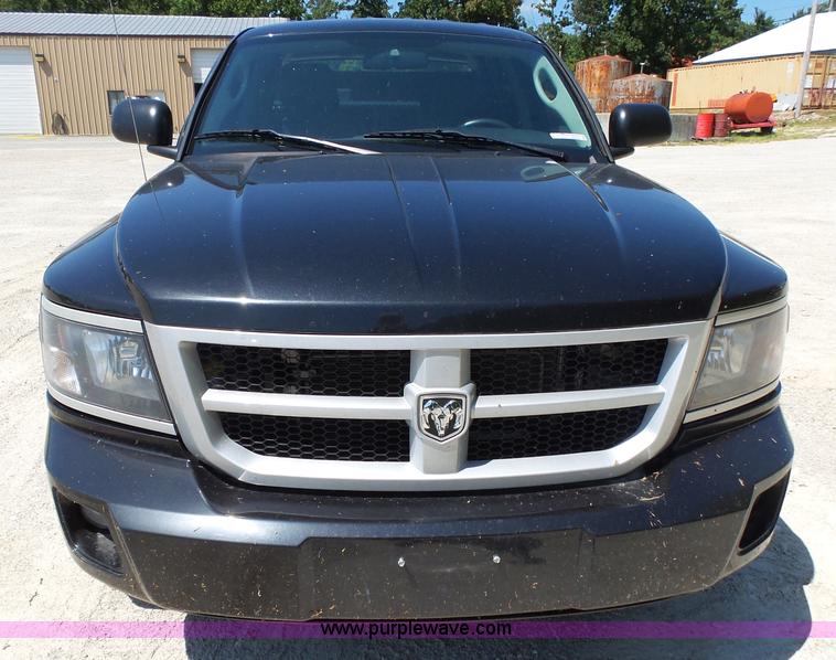 image for item BM9669 2010 Dodge Dakota Crew Cab pickup truck