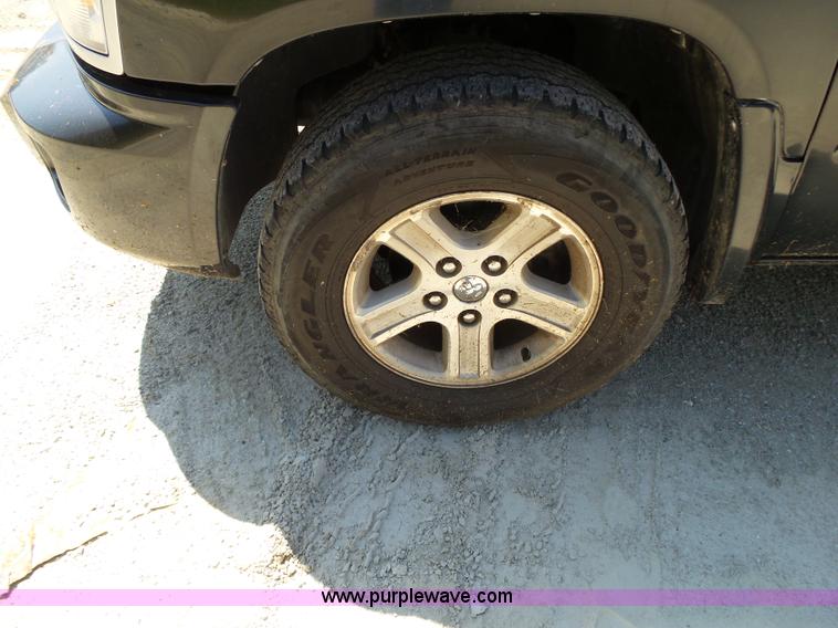 image for item BM9669 2010 Dodge Dakota Crew Cab pickup truck