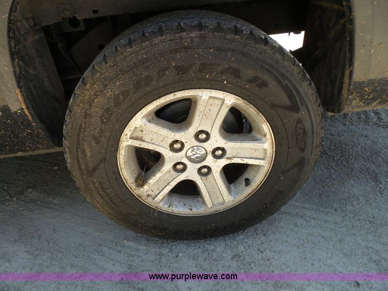 image for item BM9669 2010 Dodge Dakota Crew Cab pickup truck