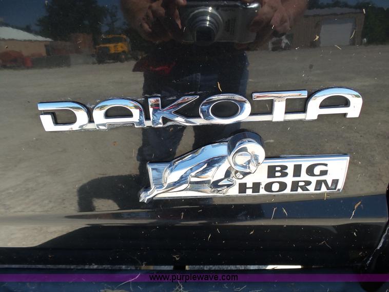 image for item BM9669 2010 Dodge Dakota Crew Cab pickup truck