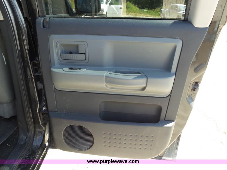 image for item BM9669 2010 Dodge Dakota Crew Cab pickup truck