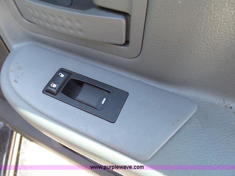 image for item BM9669 2010 Dodge Dakota Crew Cab pickup truck