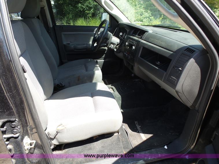 image for item BM9669 2010 Dodge Dakota Crew Cab pickup truck