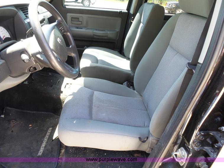 image for item BM9669 2010 Dodge Dakota Crew Cab pickup truck