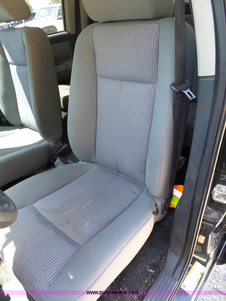 image for item BM9669 2010 Dodge Dakota Crew Cab pickup truck