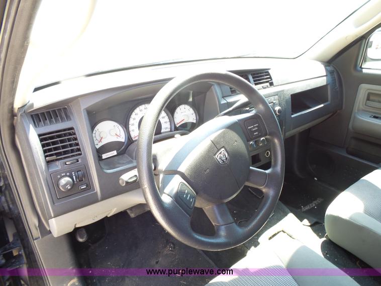 image for item BM9669 2010 Dodge Dakota Crew Cab pickup truck