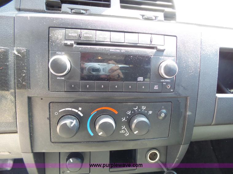 image for item BM9669 2010 Dodge Dakota Crew Cab pickup truck