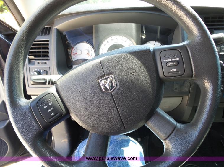 image for item BM9669 2010 Dodge Dakota Crew Cab pickup truck