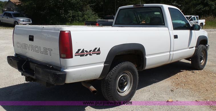 image for item BM9670 2000 Chevrolet 3500 pickup truck