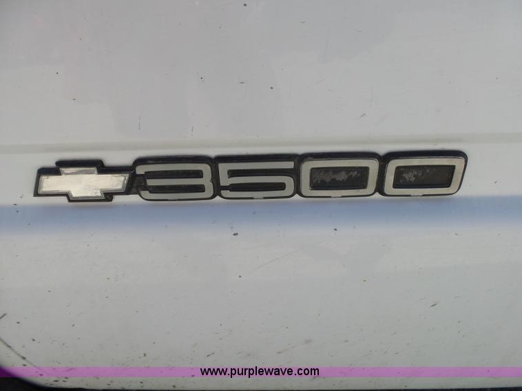 image for item BM9670 2000 Chevrolet 3500 pickup truck