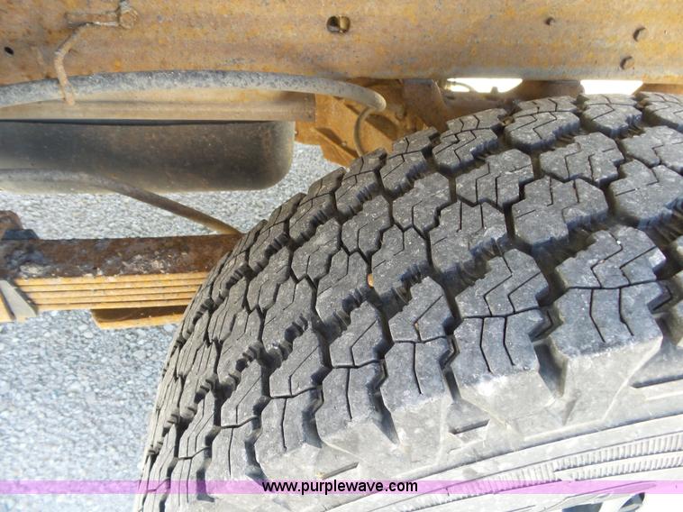 image for item BM9670 2000 Chevrolet 3500 pickup truck