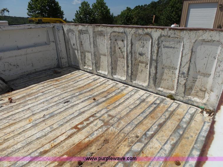 image for item BM9670 2000 Chevrolet 3500 pickup truck