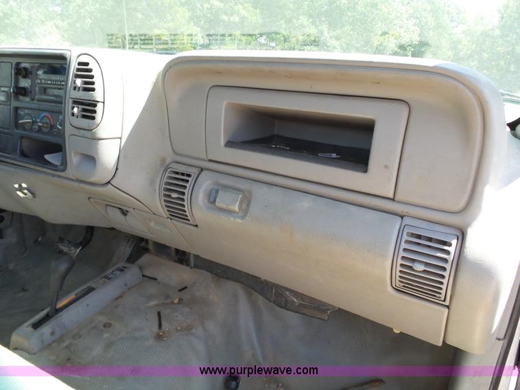 image for item BM9670 2000 Chevrolet 3500 pickup truck