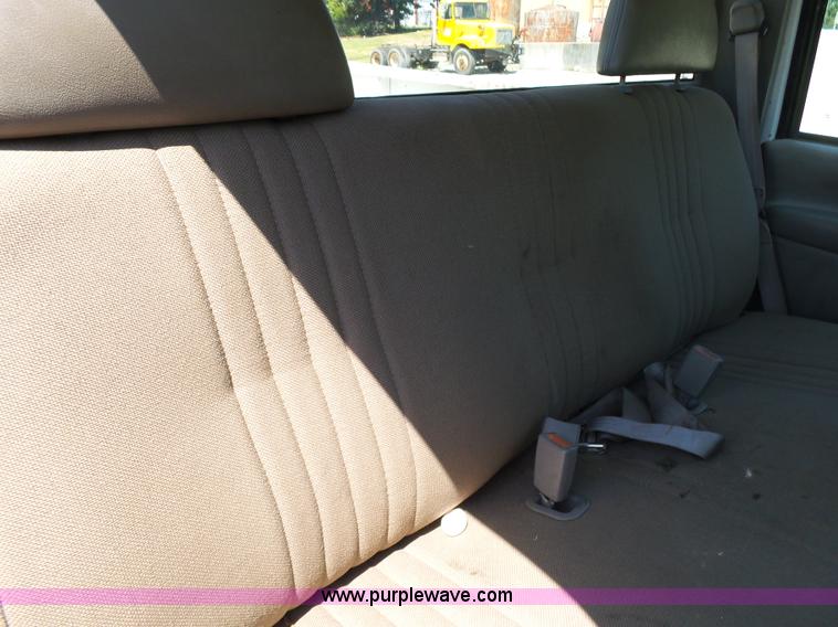 image for item BM9670 2000 Chevrolet 3500 pickup truck