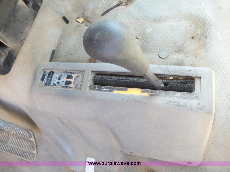 image for item BM9670 2000 Chevrolet 3500 pickup truck