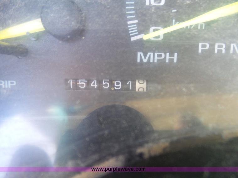 image for item BM9670 2000 Chevrolet 3500 pickup truck