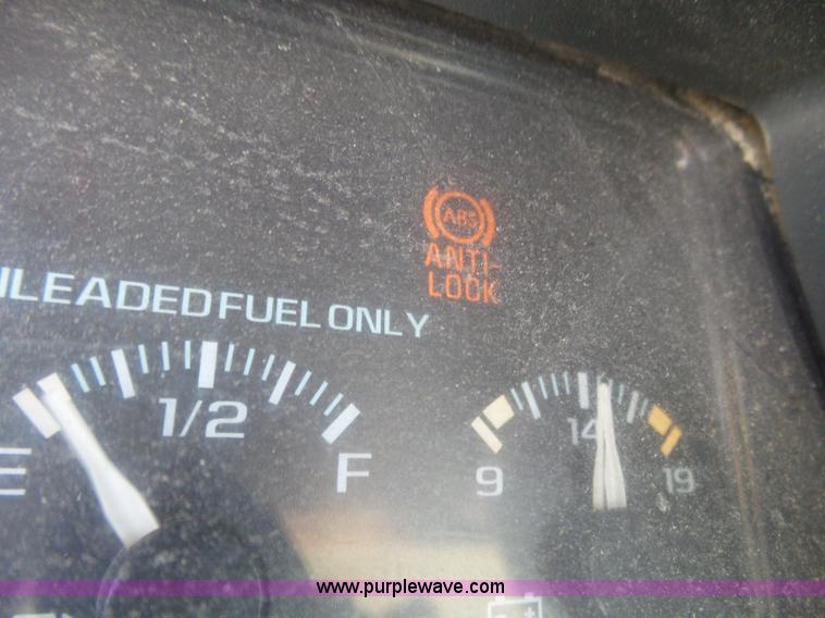 image for item BM9670 2000 Chevrolet 3500 pickup truck