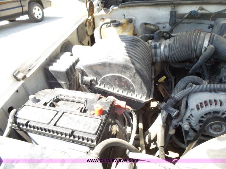 image for item BM9670 2000 Chevrolet 3500 pickup truck