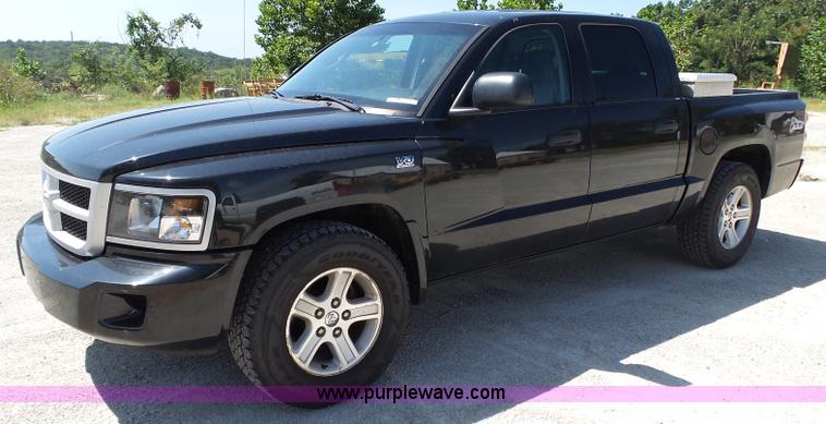 image for item BM9671 2010 Dodge Dakota Crew Cab pickup truck