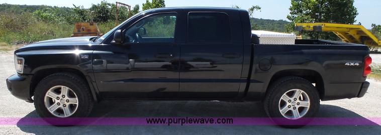 image for item BM9671 2010 Dodge Dakota Crew Cab pickup truck