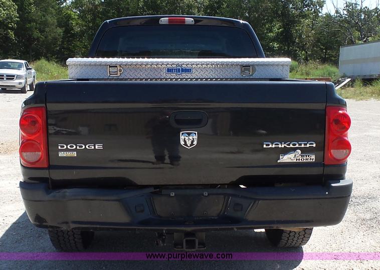 image for item BM9671 2010 Dodge Dakota Crew Cab pickup truck