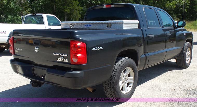 image for item BM9671 2010 Dodge Dakota Crew Cab pickup truck