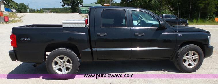 image for item BM9671 2010 Dodge Dakota Crew Cab pickup truck